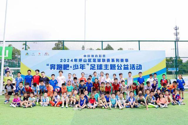 （体育）足球——2026上海明日之星冠军杯小组赛：中国U17男足胜阿森纳U17男足